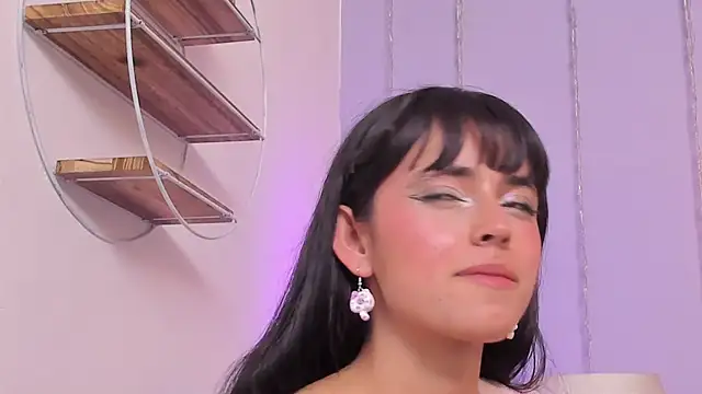 Eimy_Blaze Adlı Modelin Canlı Sohbet Odası