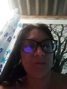 LatinSquirtBaby Adlı Modelin Canlı Sohbet Odası