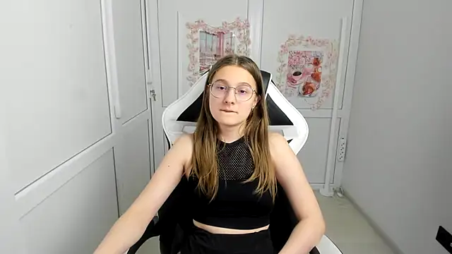 Mia_kristal's Live Chat Room