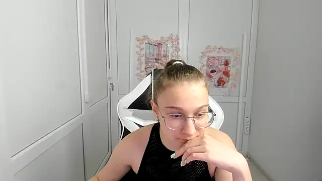 Mia_kristal's Live Chat Room