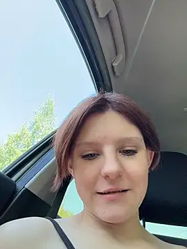 NinaParri чат на живо