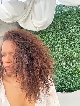CurlyOopsieXXX's Webcam Show