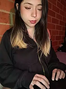 Živá chatovací místnost Petite_CherryX
