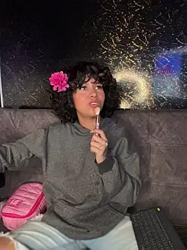 Laila_LS Adlı Modelin Canlı Sohbet Odası
