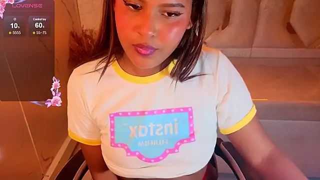 naomitp Adlı Modelin Canlı Sohbet Odası