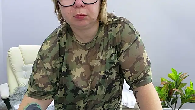 غرفة دردشة BonnnyBoobsy المباشرة