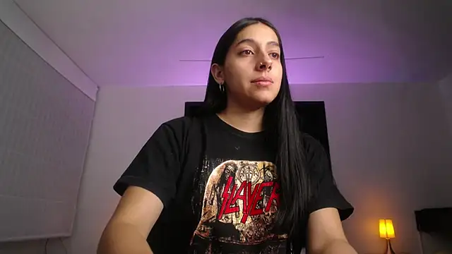 Melannyy_V – Naživo chatovacia miestnosť