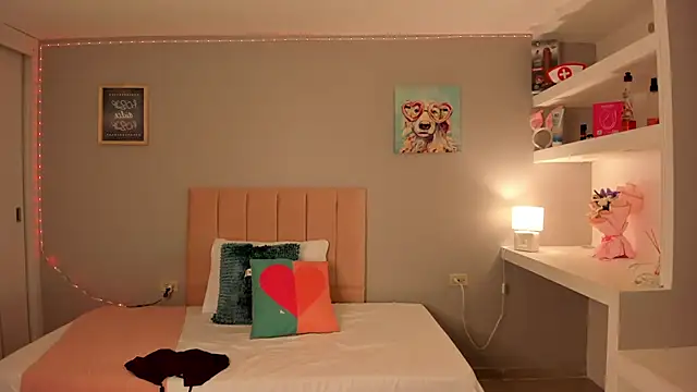 Violetta_keller Adlı Modelin Canlı Sohbet Odası