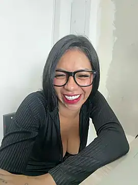 Noa_rousse01 Adlı Modelin Canlı Sohbet Odası