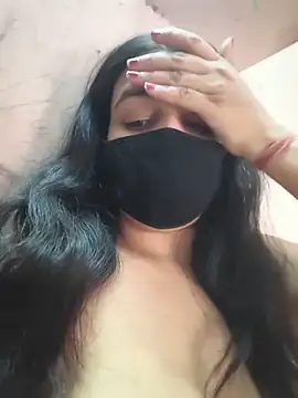 REENA-STRIP Adlı Modelin Canlı Sohbet Odası