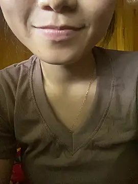 חדר צ'אט בשידור חי של Emmi_cute9x