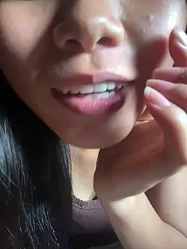Emmi_cute9xのライブチャットルーム