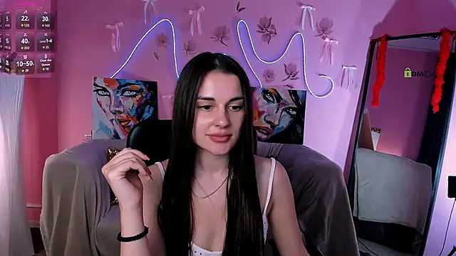 sara_musee's Live Chat Room