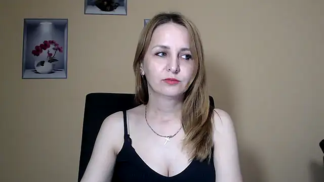 MilenaCharm Adlı Modelin Canlı Sohbet Odası
