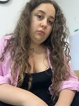 חדר צ'אט בשידור חי של CurlyMaddie
