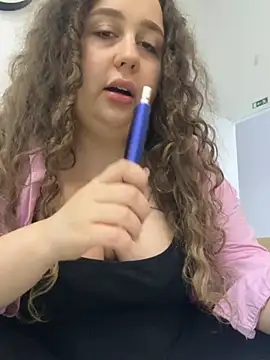 CurlyMaddie élő chatszobája