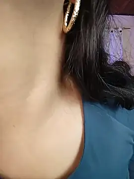 ROUSSE_SINCLAIR Adlı Modelin Canlı Sohbet Odası