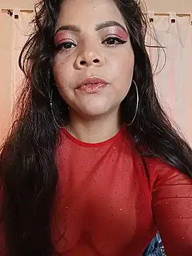 ROUSSE_SINCLAIR Adlı Modelin Canlı Sohbet Odası