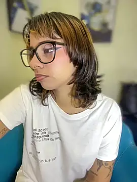 חדר צ'אט בשידור חי של LeylaKnox