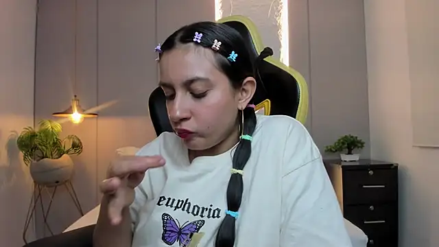 غرفة دردشة kira_relish المباشرة