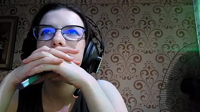 IsaSantella's Live Chat Room