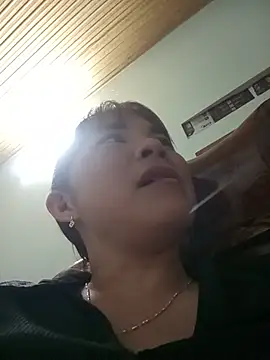 -Bangi- Adlı Modelin Canlı Sohbet Odası