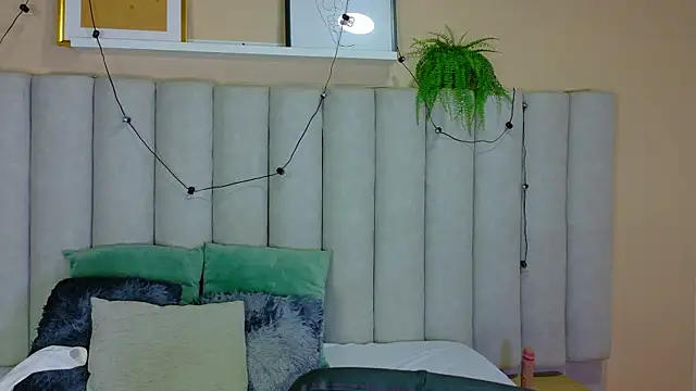 StarrMoon__'s Live Chat Room