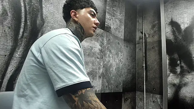 Gury_tattoo's Live Chat Room