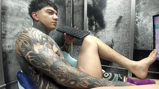 Gury_tattoo Adlı Modelin Canlı Sohbet Odası
