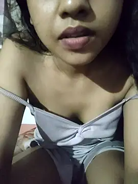 ALIZA_FENDY Adlı Modelin Canlı Sohbet Odası