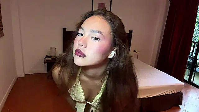 kamila_18_frenchn Live chat-huone