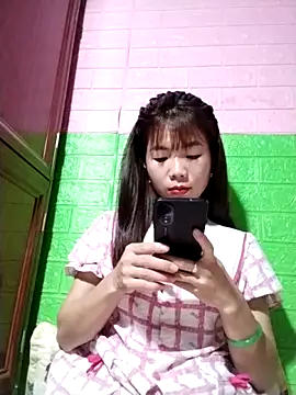 AmyLinee01's Live Chat Room