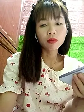 AmyLinee01 Adlı Modelin Canlı Sohbet Odası