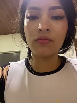 Chat soba uživo modela Itze_Mua