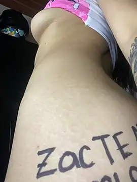 Itze_Mua Live Chatraum
