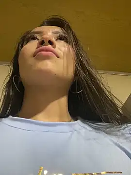 Itze_Mua Adlı Modelin Canlı Sohbet Odası