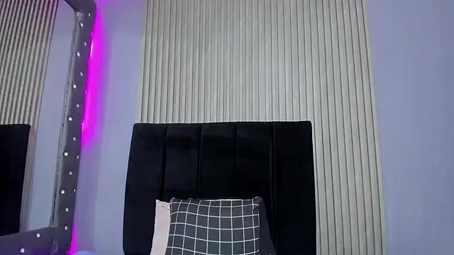 Paulinna_Curvy – Naživo chatovacia miestnosť
