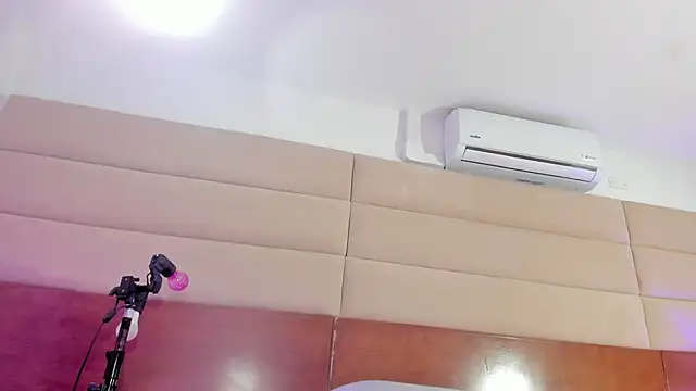 חדר צ'אט בשידור חי של veronica_bigass