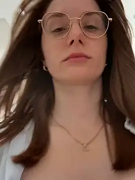FReyja_44 Adlı Modelin Canlı Sohbet Odası