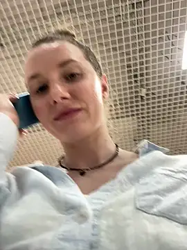Sala de chat en directo de FReyja_44