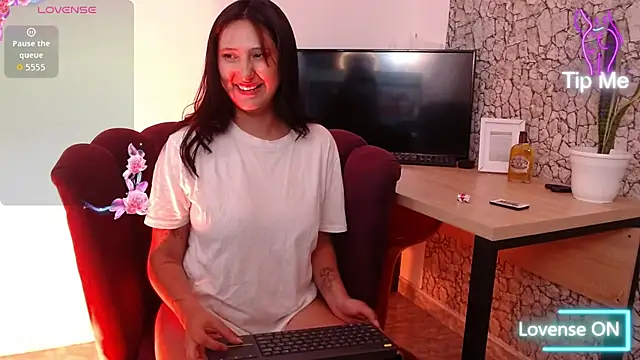 eyes_moonn's Live Chat Room
