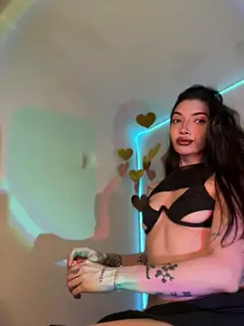 GiannaMagari_ – Naživo chatovacia miestnosť