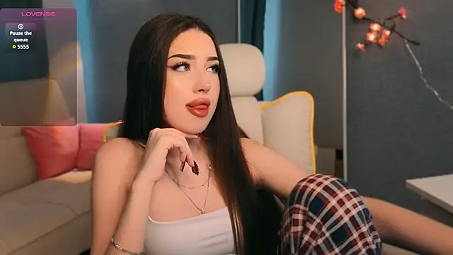noonespyed Adlı Modelin Canlı Sohbet Odası