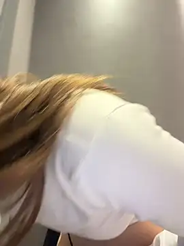 AnitaFly Adlı Modelin Canlı Sohbet Odası