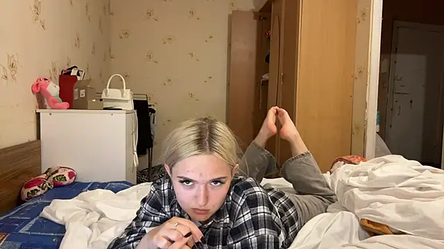 Sophia_Blonde's Live Chat Room