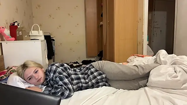 Sophia_Blonde's Live Chat Room