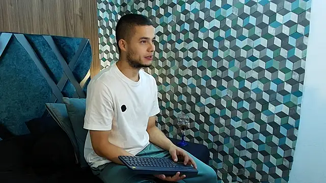 Joaho_Fernandez Adlı Modelin Canlı Sohbet Odası