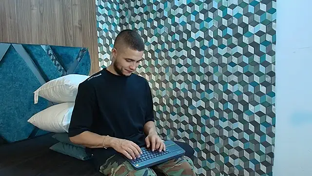 Joaho_Fernandez Adlı Modelin Canlı Sohbet Odası