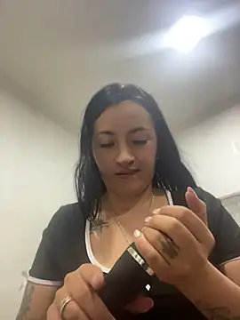 kimberly_peter Adlı Modelin Canlı Sohbet Odası