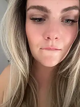 Blonde_Cougar élő szexkamerás műsora